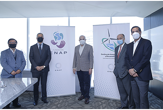 El director laboral de ENAP, Marcos Varas; el ministro de Energía, Claudio Huepe; el presidente del directorio de ENAP, José Luis Mardones; el director de ENAP, Rodrigo Manubens, y el gerente general de la empresa, Julio Aranis.